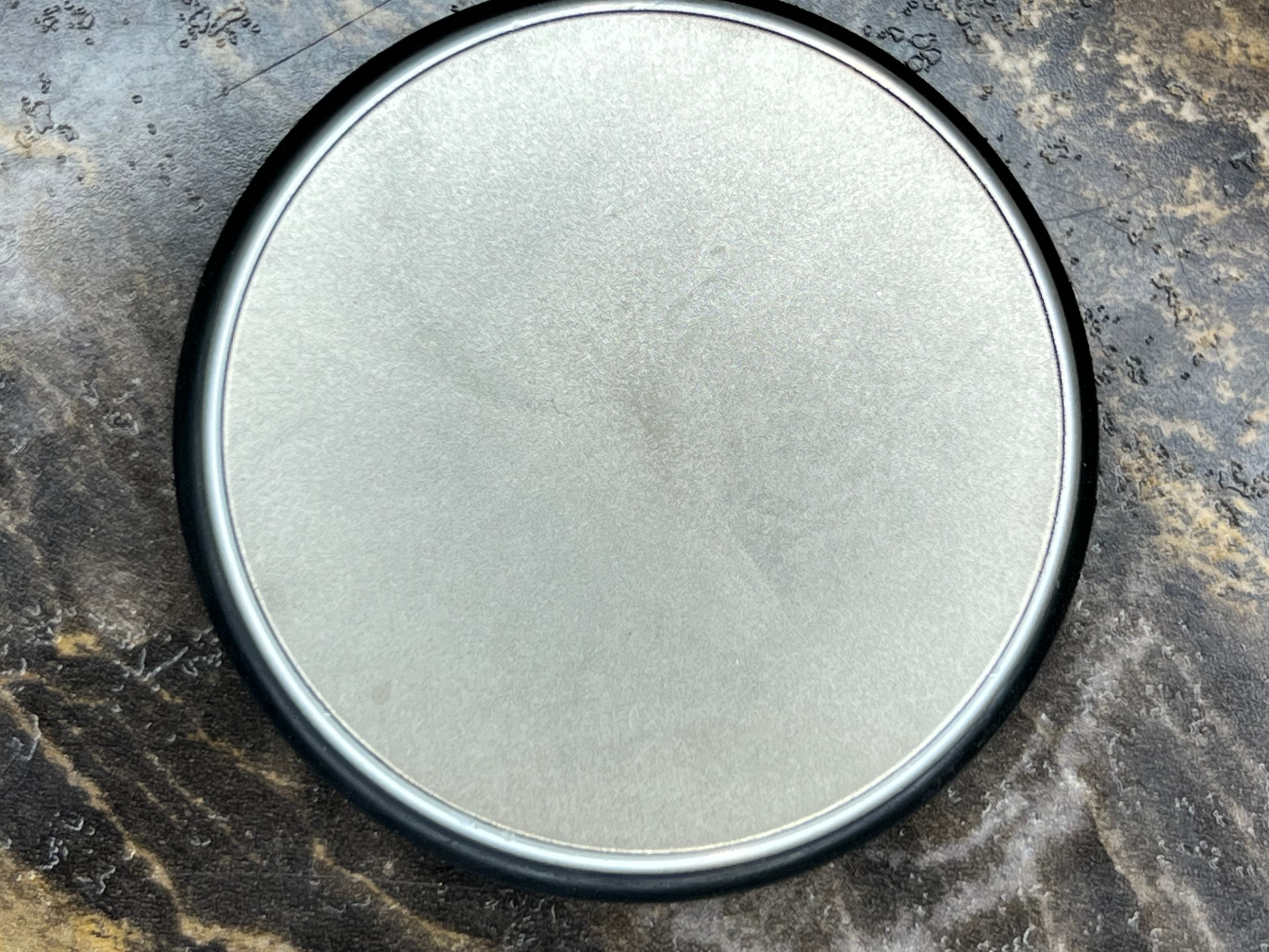 Rolka z uchwytem magnetycznym do ostrzenia noży