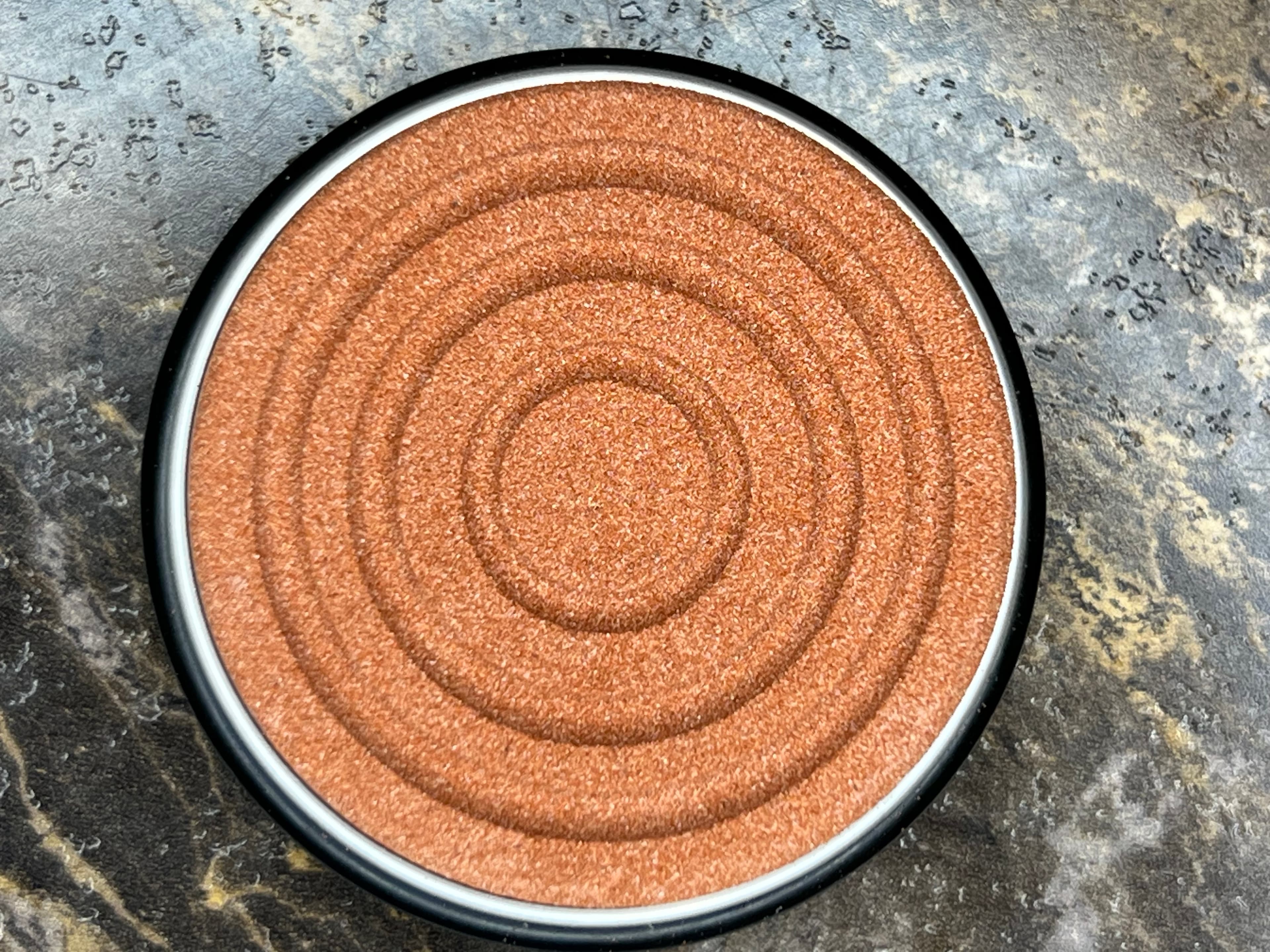 Rolka z uchwytem magnetycznym do ostrzenia noży