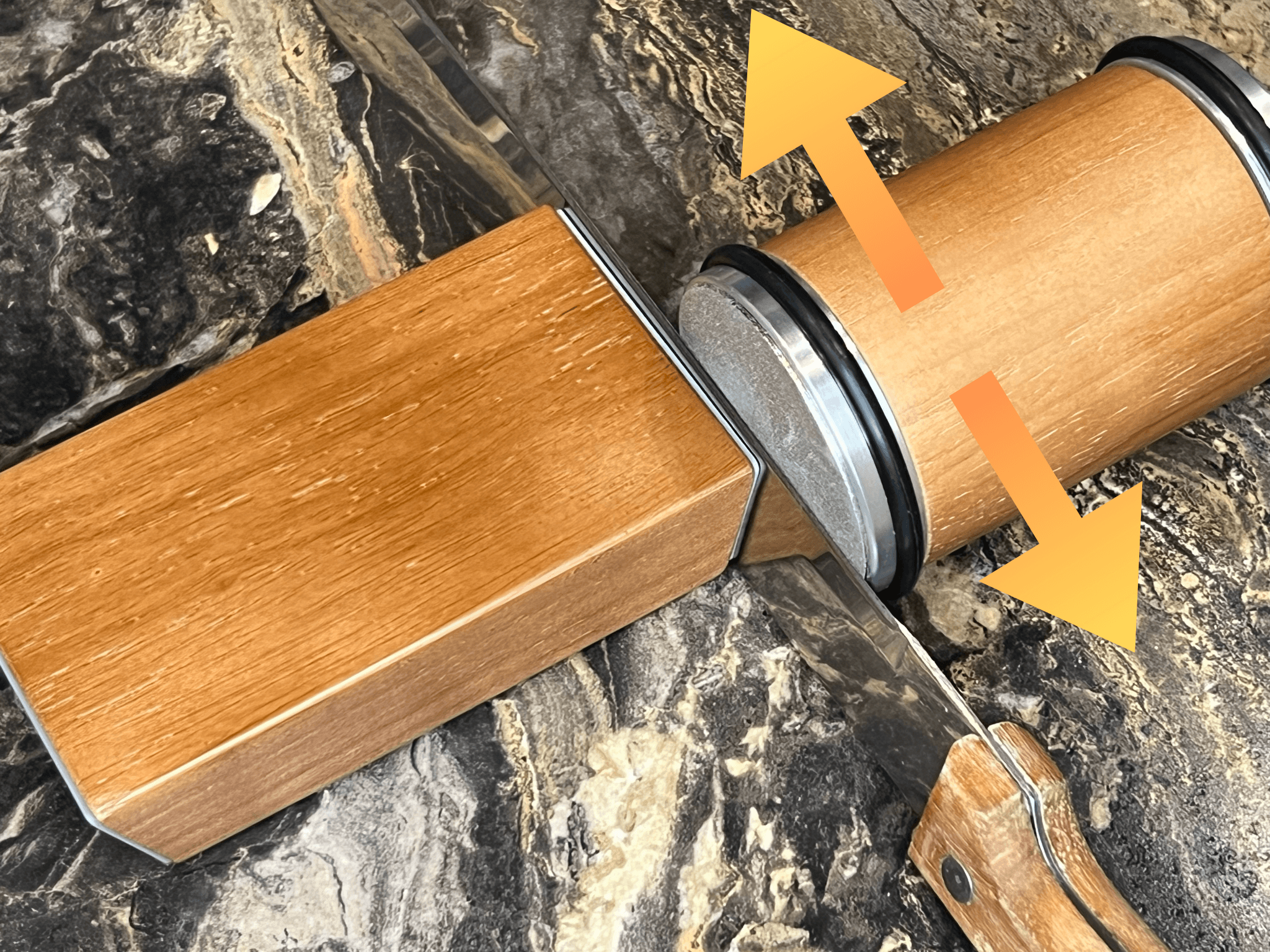 Rolka z uchwytem magnetycznym do ostrzenia noży